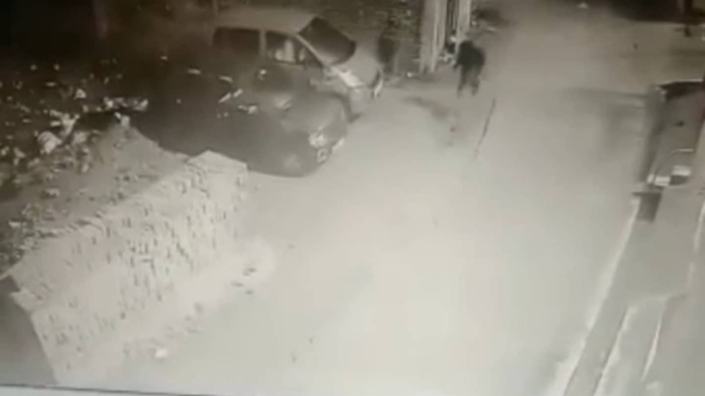 मोबाइल छिनतई की घटना सीसीटीवी में कैद , वारदात के बाद इलाके के लोग सकते में