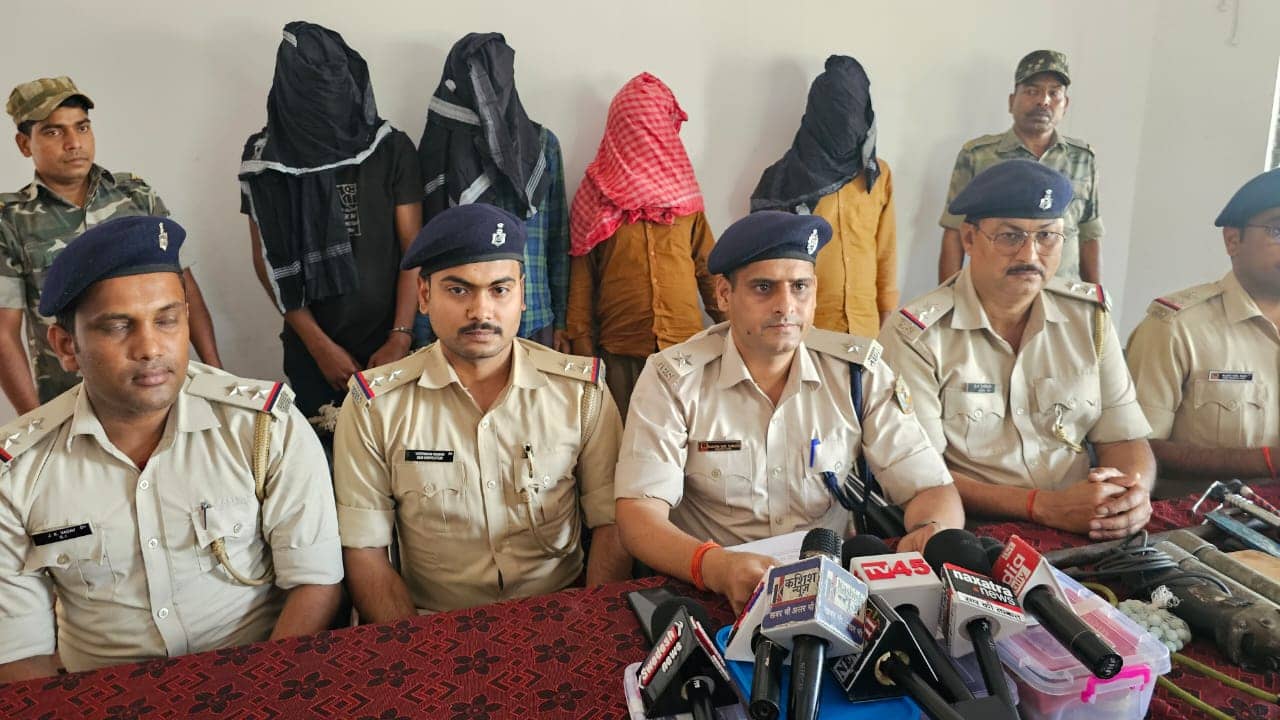 यूपी से भागा यह शातिर गैंग "गुलेल" की मदद से झारखंड में कैसे करता है सेंधमारी, पढ़िए गैंग के सनसनीखेज करतूत !