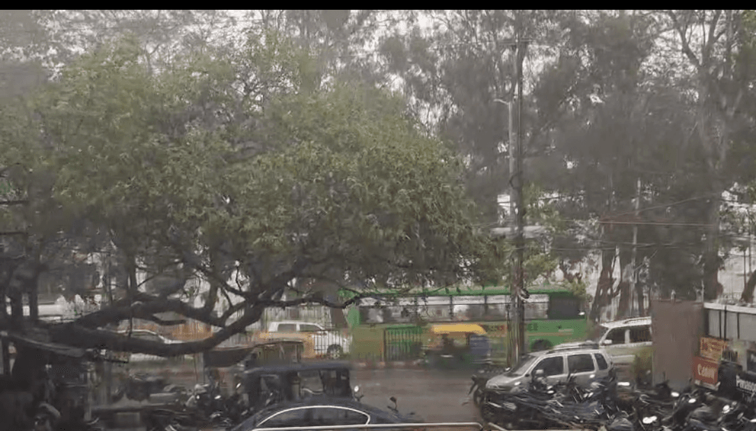 मौसम ने बदला मिजाज, पटना समेत बिहार के कई जिलों में झमाझम बारिश, मौसम विभाग ने जारी की चेतावनी