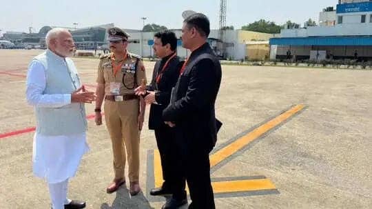 प्रधानमंत्री नरेंद्र मोदी वाराणसी पहुंचते ही जिला स्तर के सभी अफसर को क्यों बुलाया,  जानिए सनसनीखेज मामले के बारे में