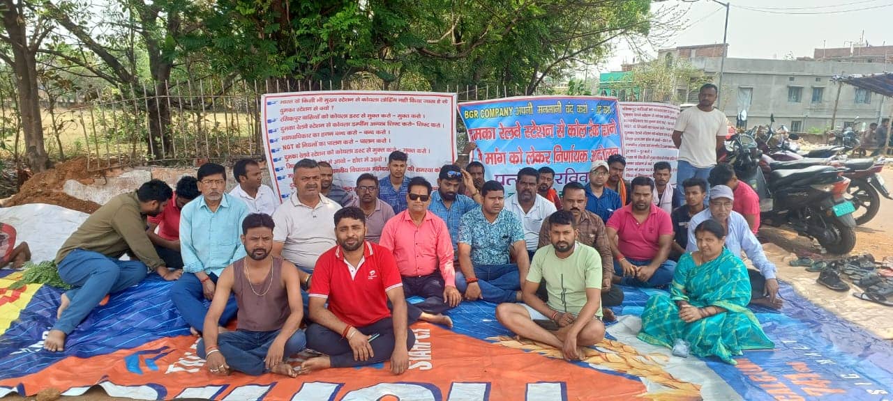 दुमका : कोयला डंपिंग यार्ड हटाने की मांग, आंदोलनकारियों ने उग्र आंदोलन की दी चेतावनी