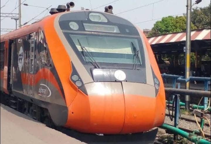 Bihar News: वंदे भारत एक्सप्रेस ट्रेन पर पथराव, CCTV खंगालने में जुटी जीआरपी पुलिस