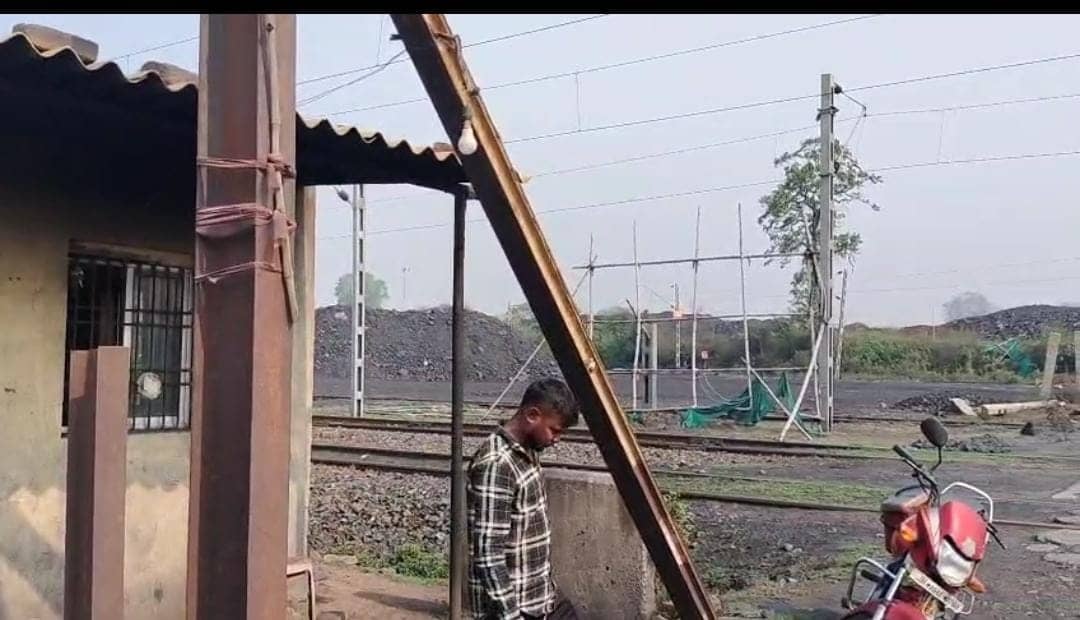 बिना रंगदारी दिए काम किया तो गोली मार देंगे.... रामगढ़ में रेलवे कोयला साइडिंग पर ताबड़तोड़ फायरिंग, इस गैंग के नाम से छोड़ा पर्चा