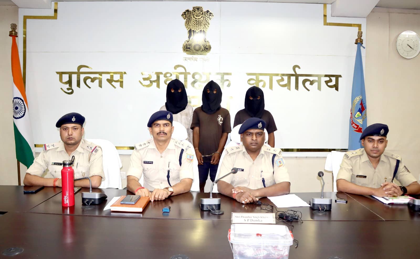 दुमका: काठीकुंड में महिला की हत्या मामले का उद्भेदन, 3 आरोपी गिरफ्तार, विधान सभा में सुनाई पड़ी थी इस हत्या की गूंज