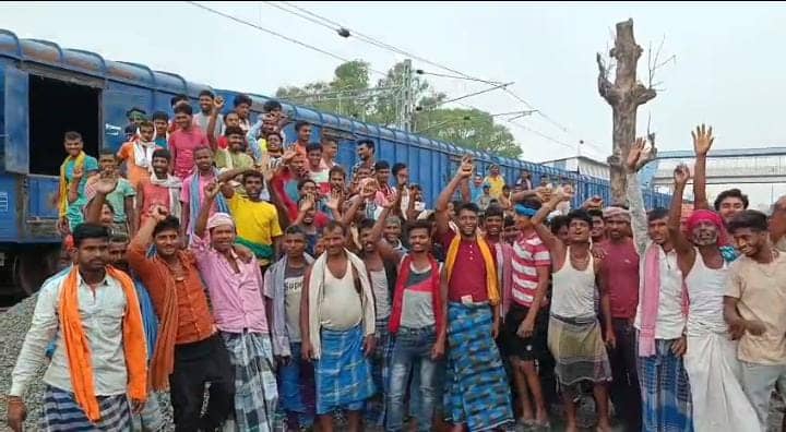 साहिबगंज:रैंक लोडिंग में कार्य करनेवाले मजदूरों ने किया कार्य का बहिष्कार,पढ़िए क्या है इनकी मांग