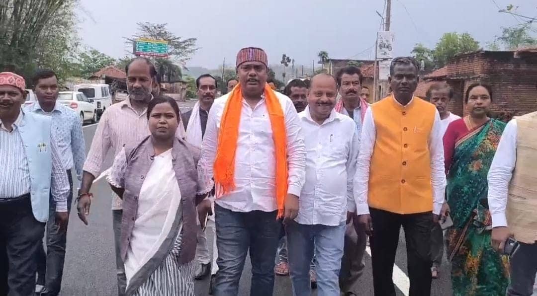 दुमका के मसलिया थाना क्षेत्र में किशोरी का शव बरामदगी मामला: भाजपा प्रतिनिधि मंडल ने पीड़ित परिवार से मिलकर दिया भरोसा