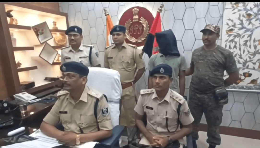 एक लाख का इनामी कुख्यात अपराधी सुभाष जमुई में गिरफ्तार, विदेशी पिस्टल और कारतूस बरामद