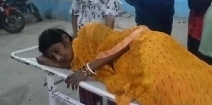 जश्न बना जानलेवा! शादी में हर्ष फायरिंग कर रहा था पार्षद का भाई, तभी महिला के कमर में जा लगी गोली, पढ़ें फिर क्या हुआ