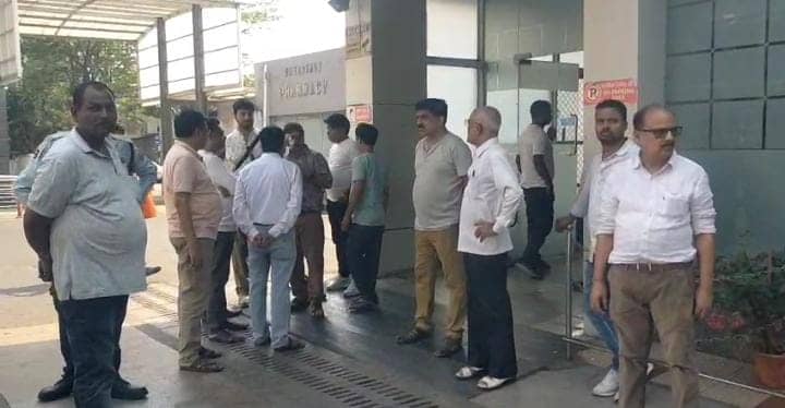 Breaking: सरायकेला में अपराधियों का तांडव, एसबी ट्रेडर्स के मालिक संजय बर्मन को दिनदहाड़े मारी गोली, हालत नाजुक