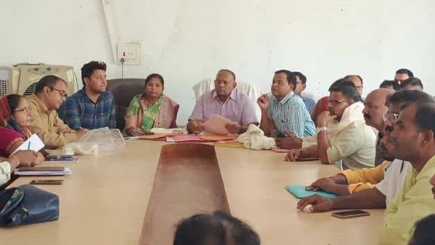 हैदरनगर अंचल में जमीन की दाखिल खारिज में खेल! समीक्षा बैठक में विधायक ने मांग ली सूची तो मच गया हड़कंप