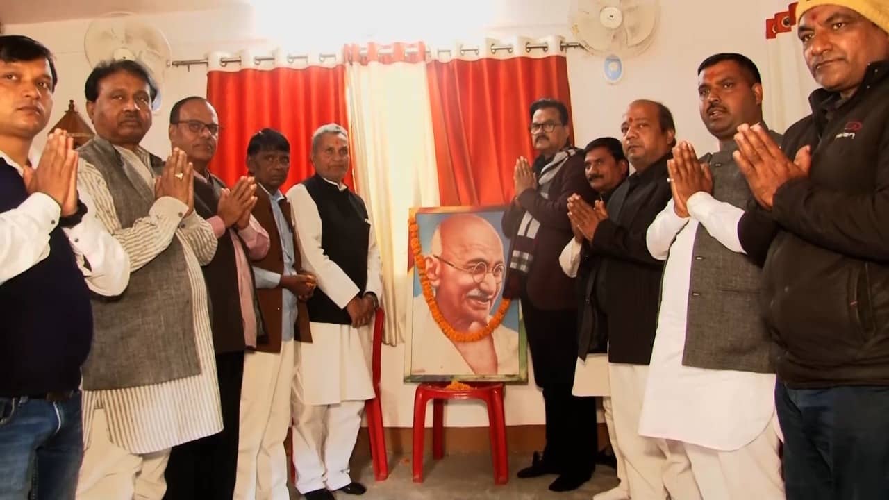 कोयलांचल में कांग्रेसियों ने राष्ट्रपिता को दी श्रद्धांजलि, भाजपा पर हिन्दुत्ववादी विचारों को सरंक्षण देने का लगाया आरोप