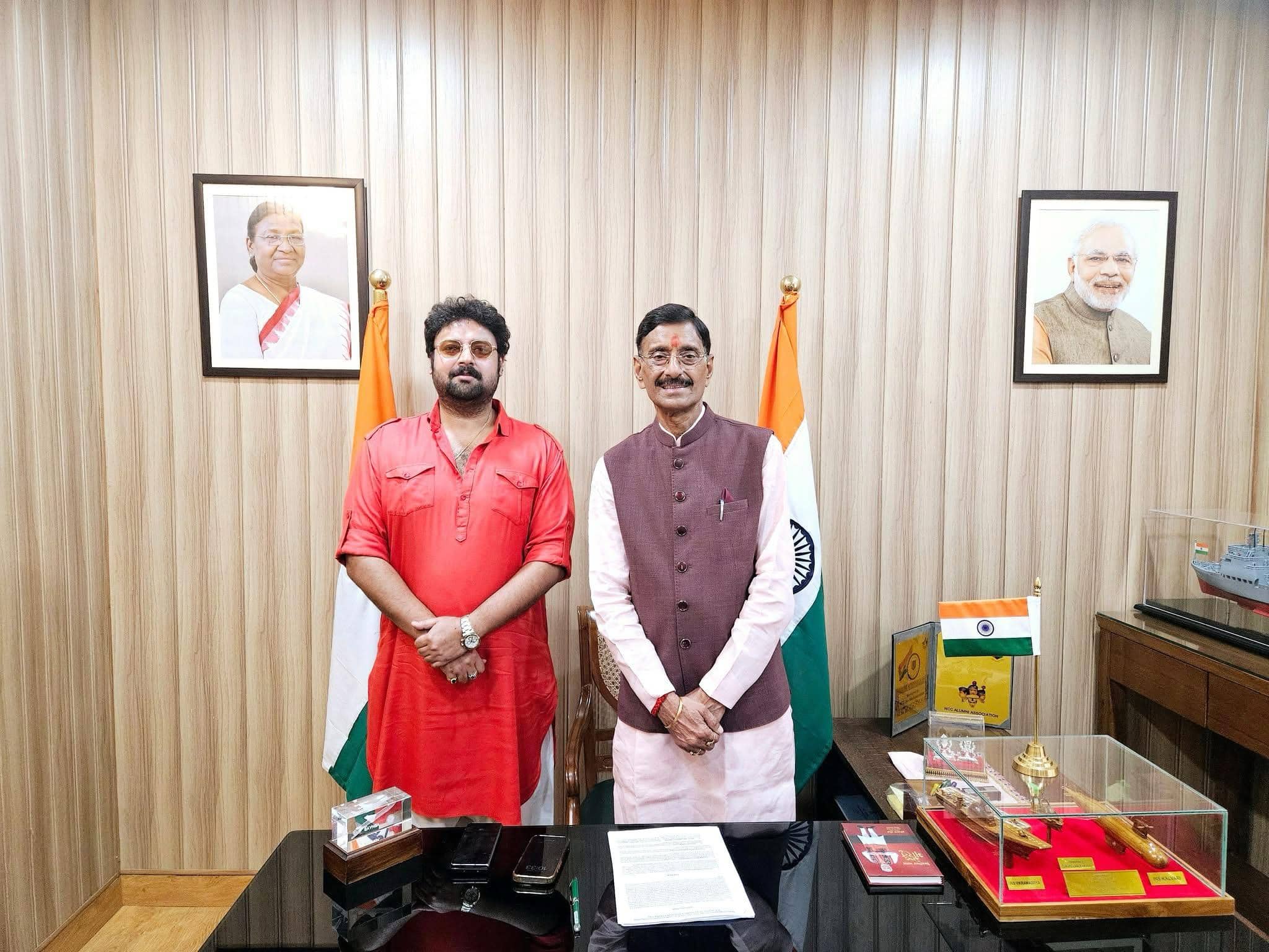 केंद्रीय रक्षा राज्य मंत्री संजय सेठ से युवा नेता सूर्या सिंह ने की मुलाकात, कई मुद्दों पर हुई चर्चा