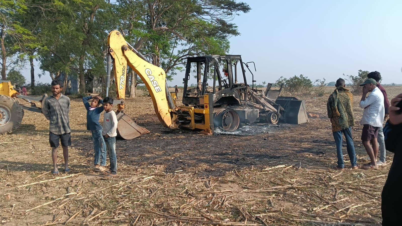 Breaking: लातेहार में मुंशी की गोली मार कर हत्या, उग्रवादियों ने कई गाड़ियों में लगाई आग
