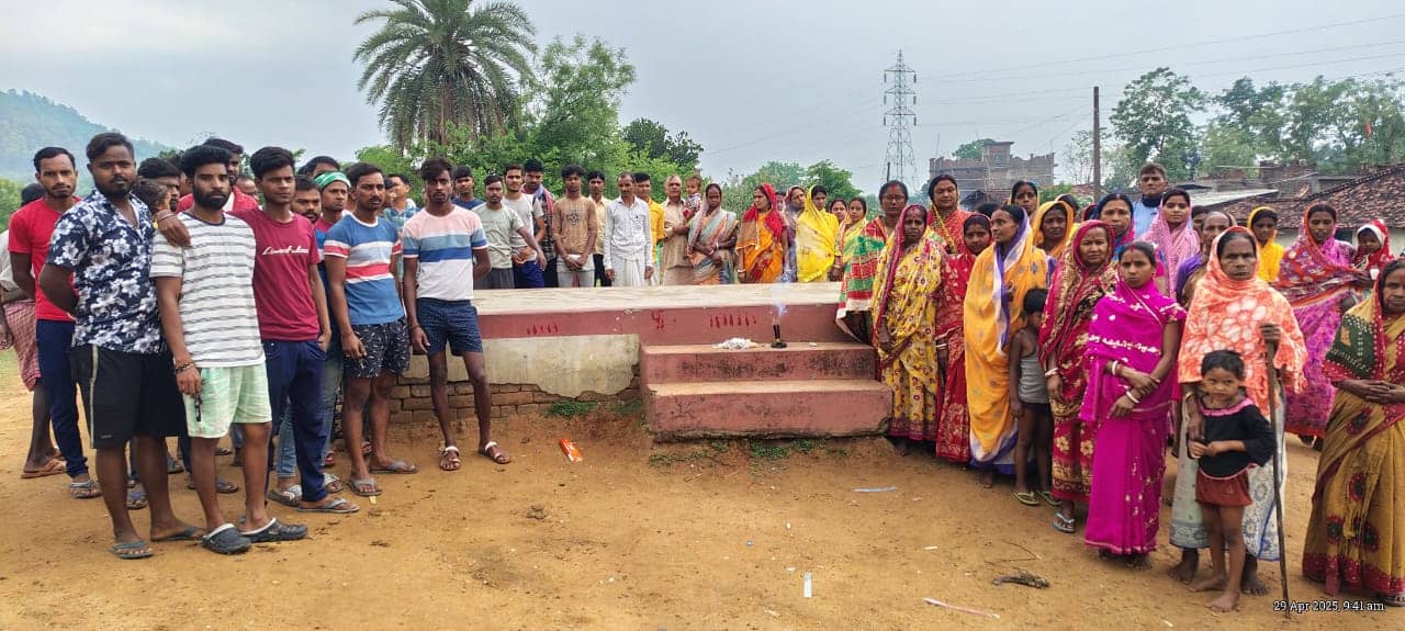 परंपरा के बीच विकास की दीवार! मुख्यमंत्री ग्राम सेतु योजना के तहत बनने वाले पुल का ग्रामीणों ने किया विरोध, जानिए क्या है इनकी मांग