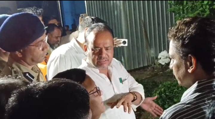 एमजीएम हादसा: देर रात जमशेदपुर पहुंचे स्वास्थ्य मंत्री इरफान अंसारी, मृतक के परिजनोंको 5-5 लाख, तो घायलों को 50-50 हजार मुआवजा देने का ऐलान