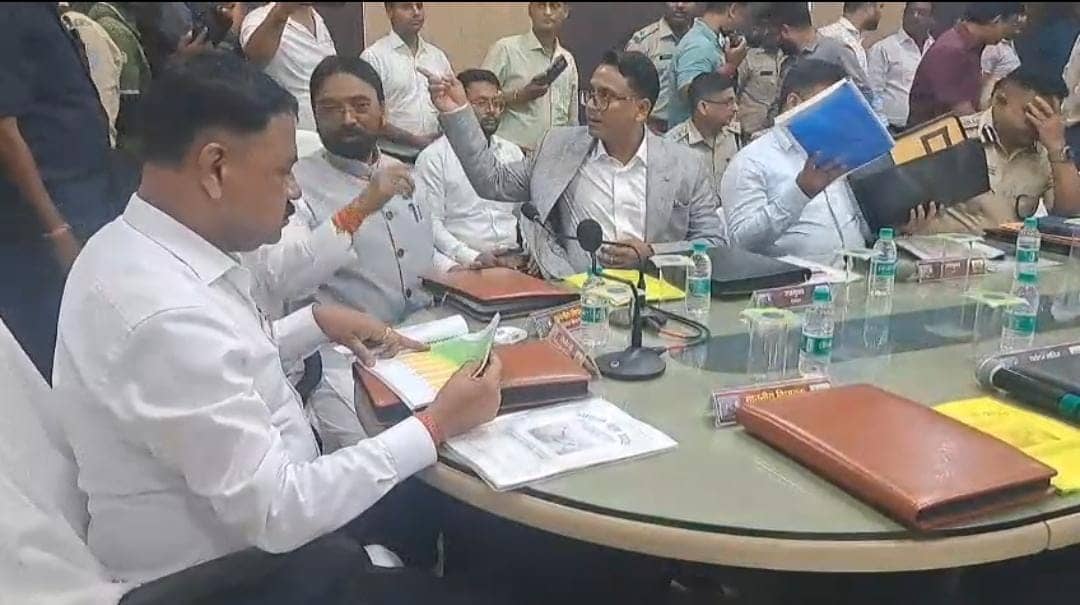 राजकीय श्रावणी मेला 2025: इस वर्ष श्रद्धालुओं को देवघर से लेकर बासुकीनाथ धाम तक मिलेगी बेहतर सुविधाएं, अधिकारियों ने की समीक्षा बैठक