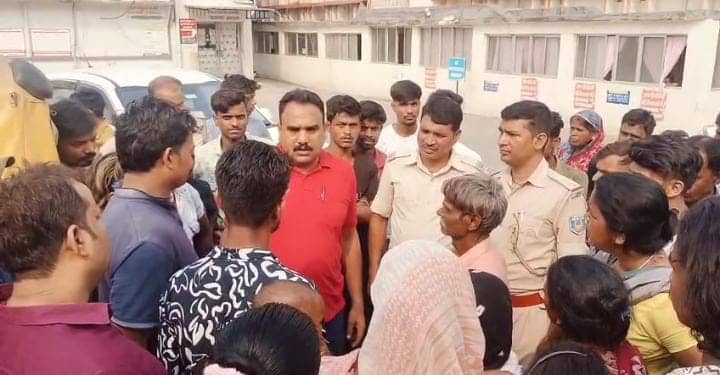 BREAKING:जमशेदपुर के बर्मामाइंस में बड़ा हादसा,टाटा टिस्को के क्वार्टर का छज्जा गिरने से एक मजदूर की दर्दनाक मौत कई घायल