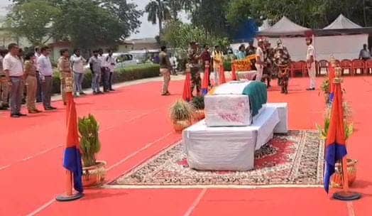 पटना लाया गया शहीद मोहम्मद इम्तियाज का पार्थिव शरीर, अंतिम सलाम के लिए एयरपोर्ट पर उमड़ा जनसैलाब, सबकी आंखे हुई नम