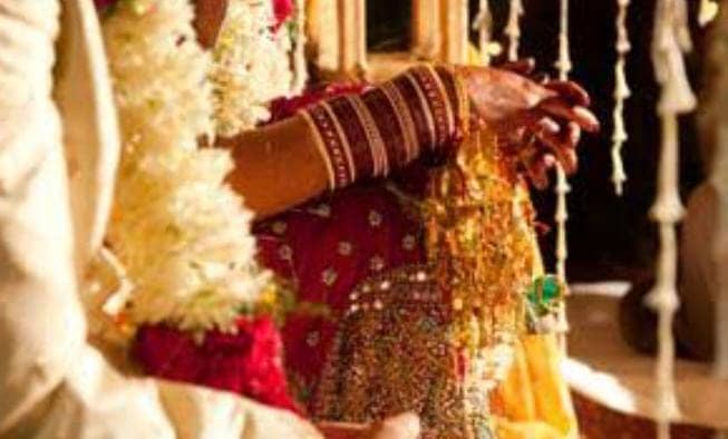 यहां शादी के तुरंत बाद दुल्हन का होता है वर्जिनीटी टेस्ट, कुंवारी नहीं होने पर मिलती है ये सजा