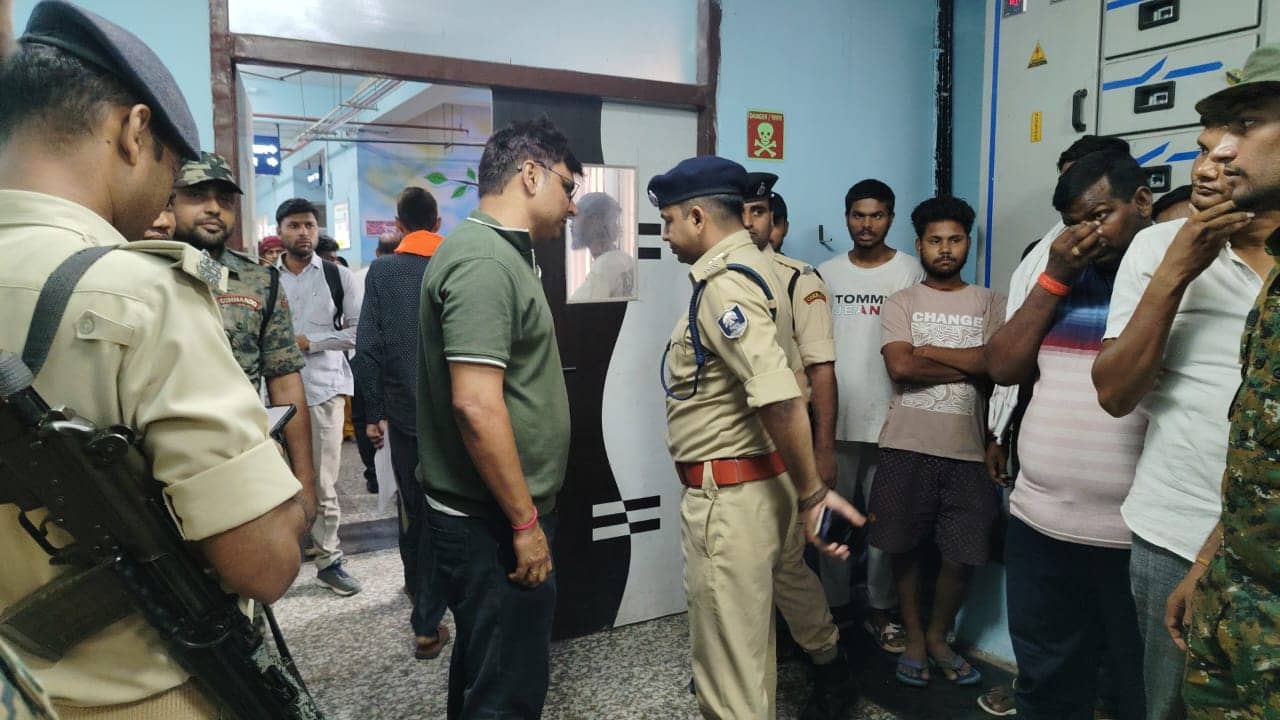 Crime News:भोजपुर में ख़ुलेआम फायरिंग,बदमाशों ने गोली मारकर ली युवक की जान,इलाके मे दहशत