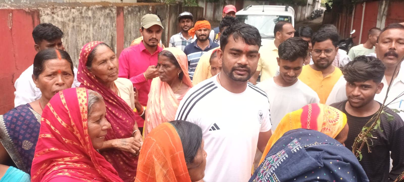 झारखंड के चर्चित विधायक जयराम महतो को जब भरना पड़ा 1700 रुपये जुर्माना, पढ़िए -धनबाद रेल मंडल के गोमो में क्या हुआ था