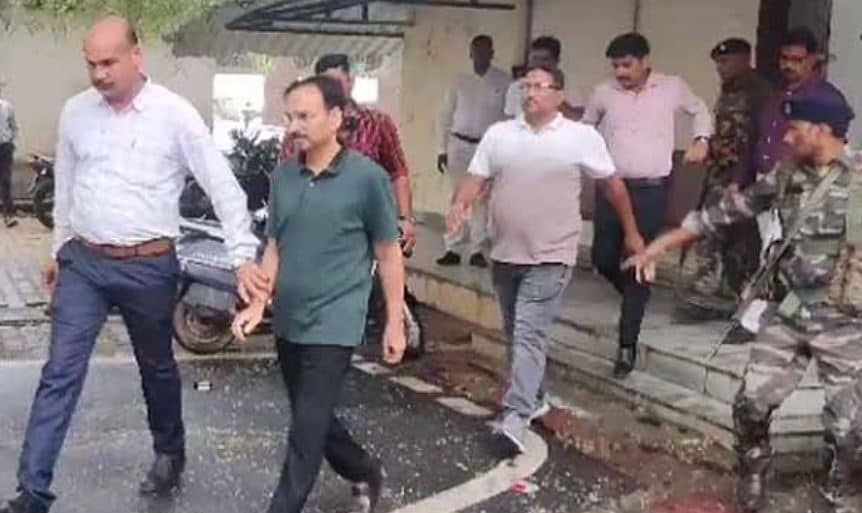 BIG BREAKING : ACB की बड़ी कार्रवाई, IAS अधिकारी विनय चौबे गिरफ्तार