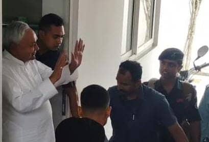 Bihar Politics: दिल्ली से लौटते ही रेस हुए सीएम नीतीश कुमार, जदयू कार्यालय में नेताओ संग की बैठक, पढ़े क्या था मुद्दा
