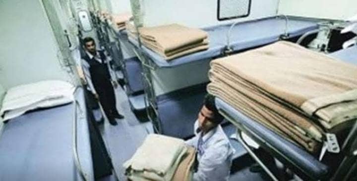 काम की बात: ट्रेन में कंबल या बेडशीट चोरी करते पकड़ायें तो खानी पड़ सकती है जेल की हवा, इतने साल मिलेगी सजा