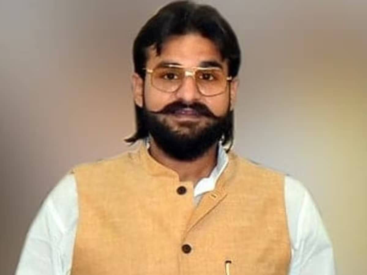 उत्तर प्रदेश के बाहुबली रहे मुख्तार अंसारी के बेटे अब्बास अंसारी की विधानसभा सदस्यता क्यों खत्म हुई, आगे क्या होगा, पढ़िए !