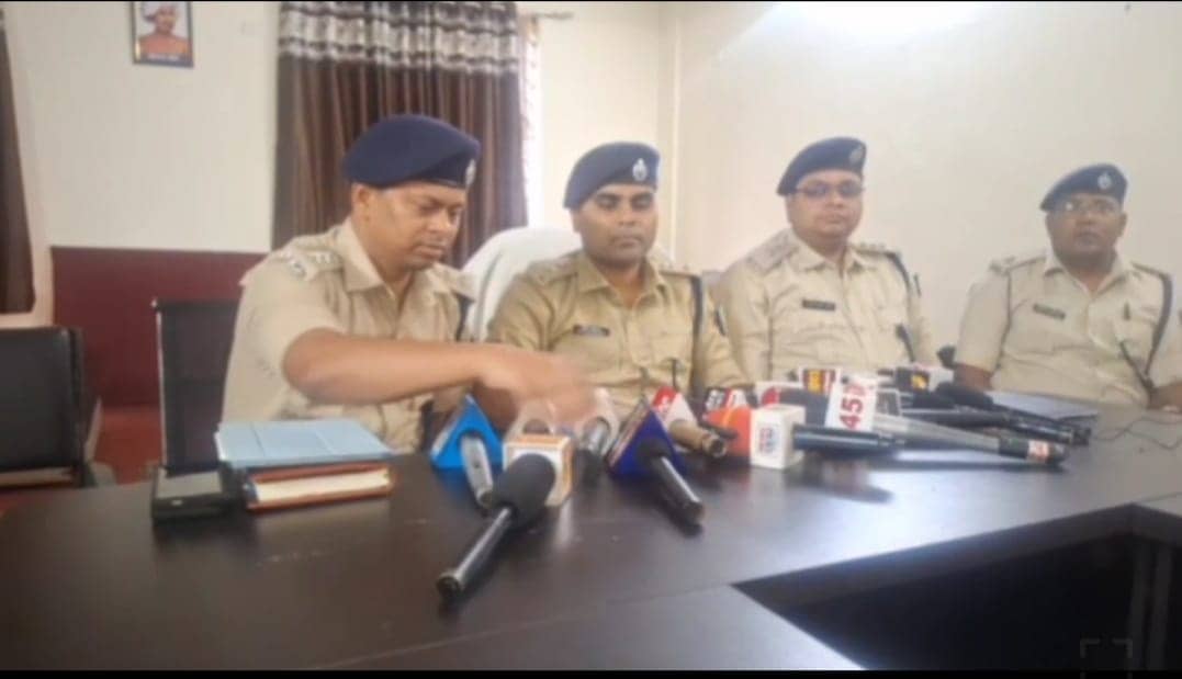 Crime & Criminals : धनबाद पुलिस के अभेद्य किले को भेद नहीं पाए बिहार-बंगाल -झारखंड के अपराधी, चार करोड़ के डाका के पहले ऐसे धरे गए ! 