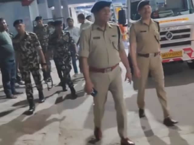 हाजीपुर में पुलिस और अपराधियों के बीच मुठभेड़, एक कुख्यात आरोपी को लगी गोली