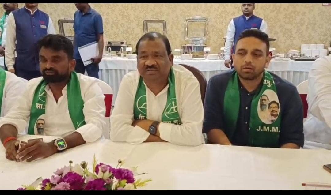 झामुमो की बैठक में तय हुई रणनीति: हर प्रखंड में घर-घर पहुंचाई जाएगी सरकार की योजनाएं