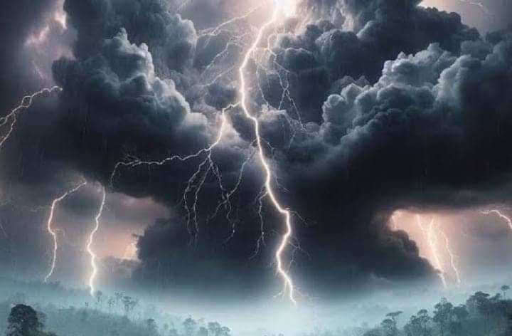 Weather Alert: झारखंड के इन 14 जिलों में आज आंधी तूफ़ान के साथ होगी भारी बारिश,वज्रपात का अलर्ट