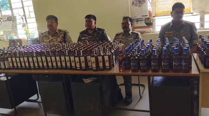 झारखंड से बिहार लाई जा रही शराब की अवैध खेप जब्त, गिरिडीह पुलिस ने दो तस्करों को किया गिरफ्तार