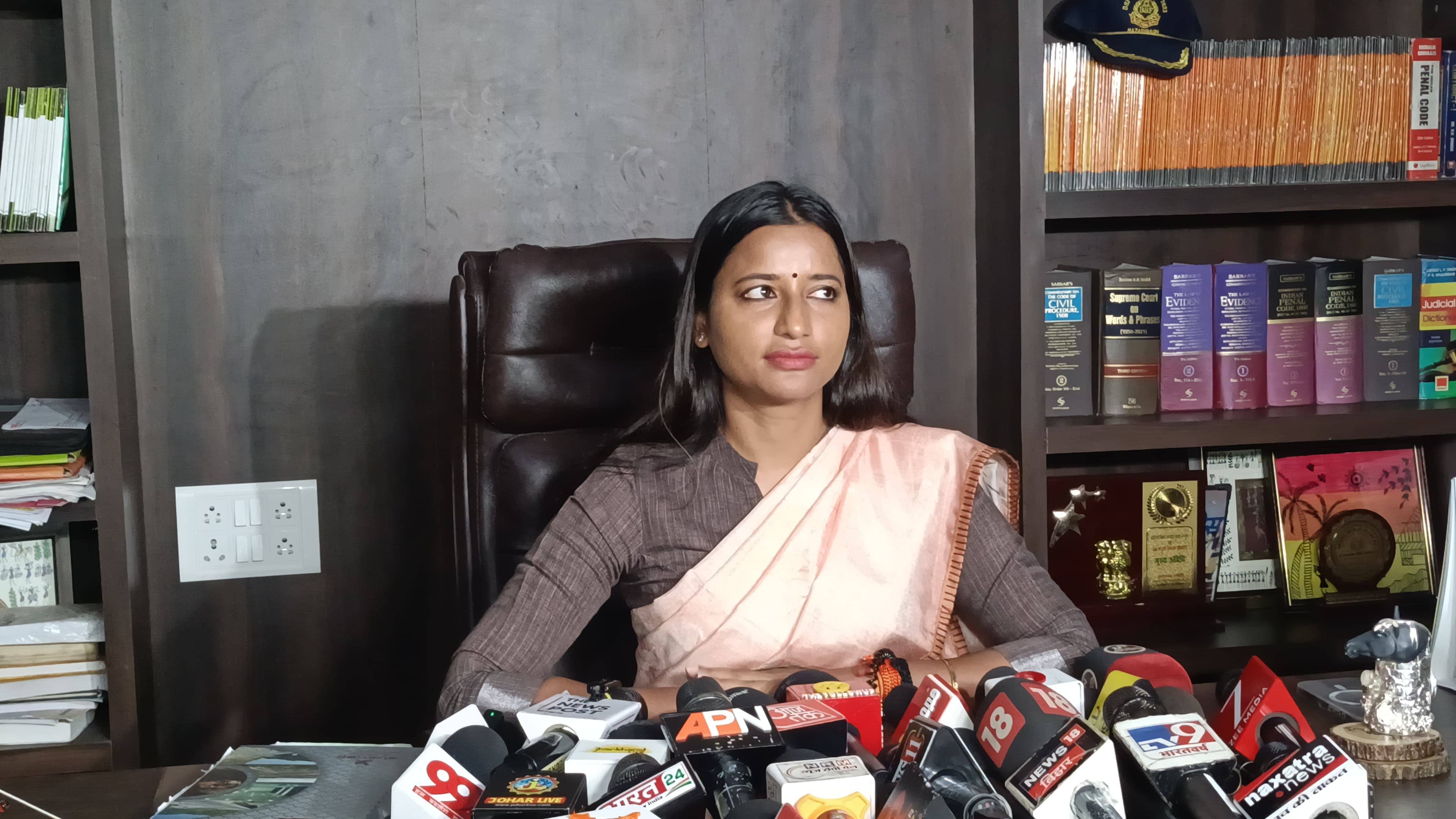 बड़कागांव में बिजली संकट पर गरजीं अंबा प्रसाद, बोली : बिजली की समस्या के लिए बीजेपी विधायक नहीं जानते कहां आवाज उठानी चाहिए