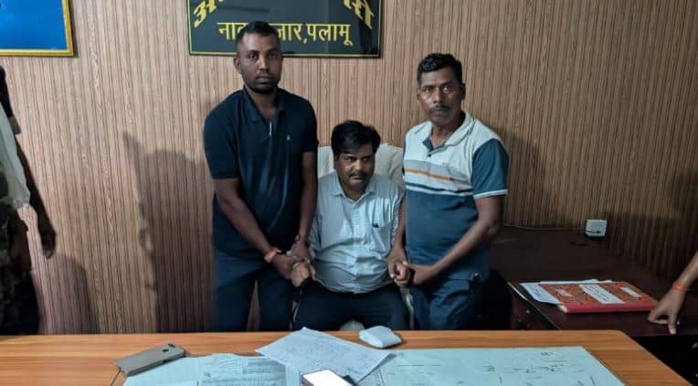 Big Breaking:- पलामू के नावाबाजार के CO शैलेश कुमार गिरफ्तार, ACB ने 30 हजार रुपये लेते पकड़ा