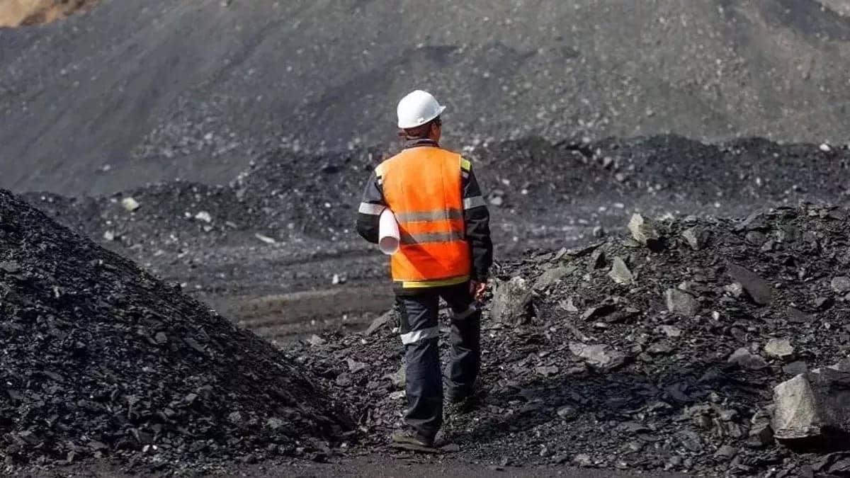 रिटायरमेंट के बाद कैसे परेशान किए जाते हैं कोयला कर्मी, कैसे काम करता है गठजोड़, पढ़िए इस रिपोर्ट में