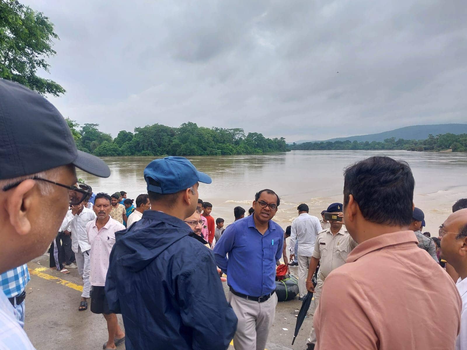 बाढ़ को लेकर अलर्ट मोड पर जमशेदपुर प्रशासन, डीसी ने कहा-घबराने की नहीं है जरुरत, हर हाल में मदद को तैयार हैं हम