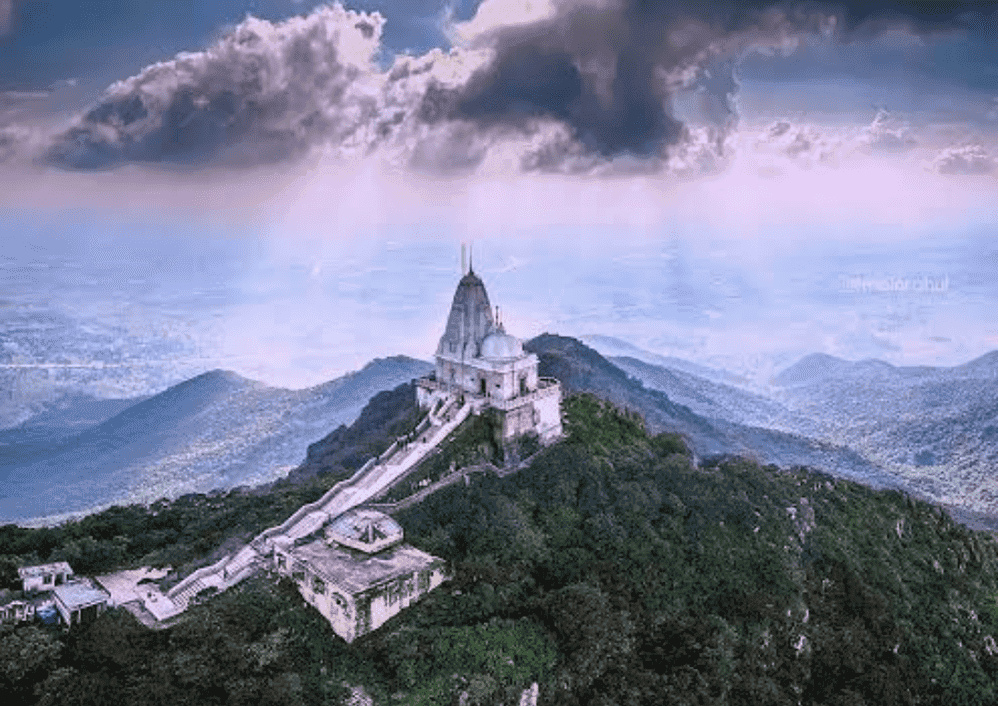 अध्यात्म और पर्यटन का संगम है पारसनाथ, जानें मंदिर की अनोखी कहानी