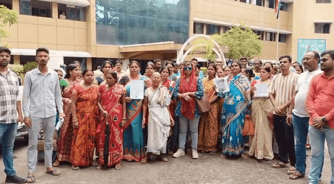 जमशेदपुर:गोकुल नगर में 350 घरों को तोड़ने का नोटिस, निवासियों ने किया जोरदार प्रदर्शन