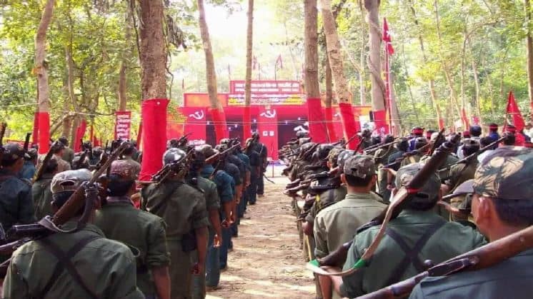 लाल आतंक के सिकुड़ते दायरे के बीच नक्सली अजमा रहे पुराने पैंतरे ! छोटे-छोटे समूह बनाकर कर रहे हमले, पढ़िए