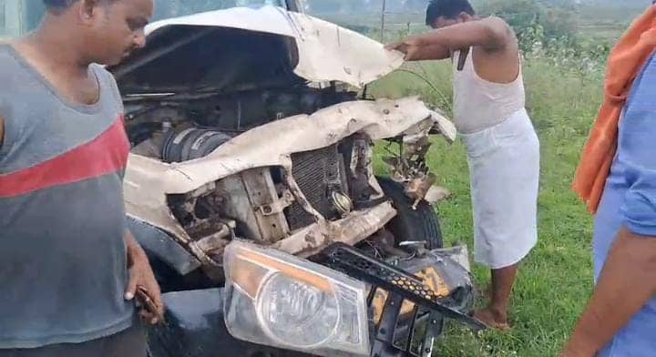 गिरिडीह में रफ्तार का कहर, एम्बुलेंस और ऑटो की जोरदार टक्कर में एक की मौत, आधा दर्जन से अधिक घायल