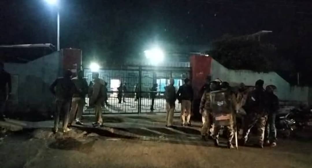 जुआरियों ने पुलिस पर किया हमला,  6 धराए