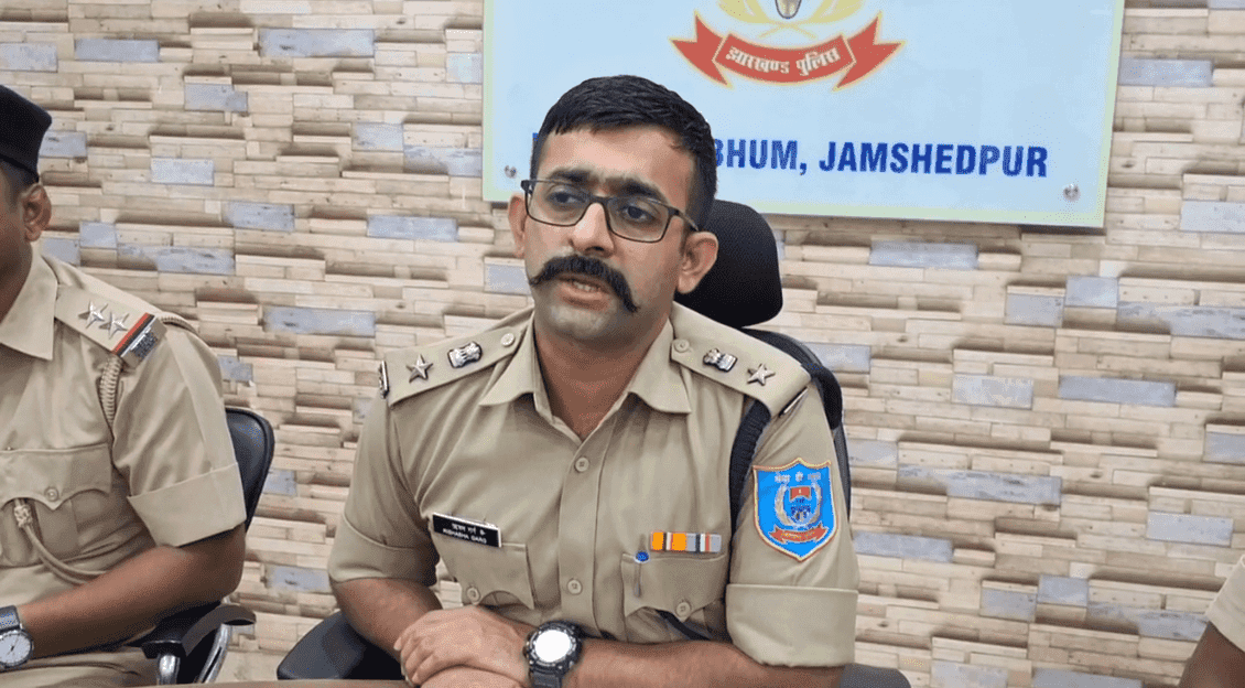 जमशेदपुर: चाकुलिया पुलिस की बड़ी सफलता,18 घंटे के अंदर 1.5 करोड़ की लूट का खुलासा, दो आरोपी गिरफ्तार