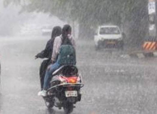 Weather Alert:आज झारखंड में गरज के साथ भारी बारिश और वज्रपात का दिखेगा असर, इन 12 जिलों में लोग रहें सावधान