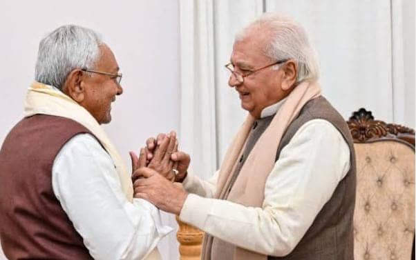 Bihar Politics:आखिर क्यों अचानक राज्यपाल से मिलने राजभवन पहुंच गए नीतीश कुमार, पढ़ें क्या बताते हैं सूत्र