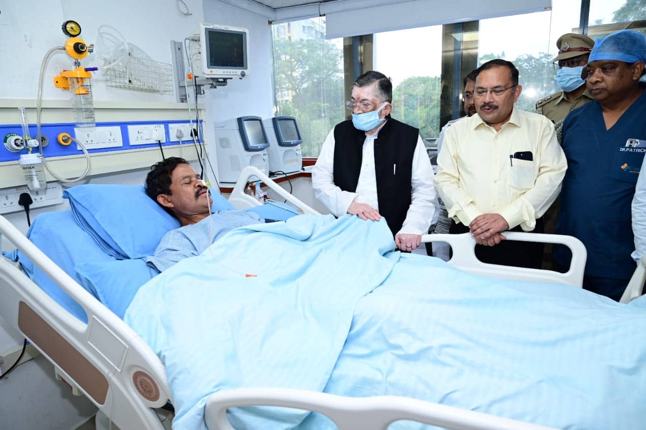 राज्यपाल संतोष गंगवार पहुंचे क्यूरेस्टा अस्पताल, पूर्व हॉकी खिलाड़ी विमल लकड़ा से की मुलाकात