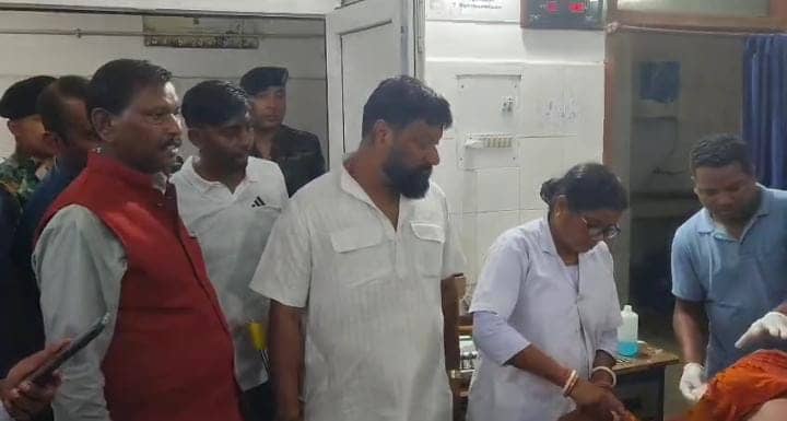 पूर्व मुख्यमंत्री अर्जुन मुंडा ने जीता सबका दिल, पढ़ें उन्होंने ऐसा क्या किया कि तारीफ करते नहीं थक रहे हैं लोग