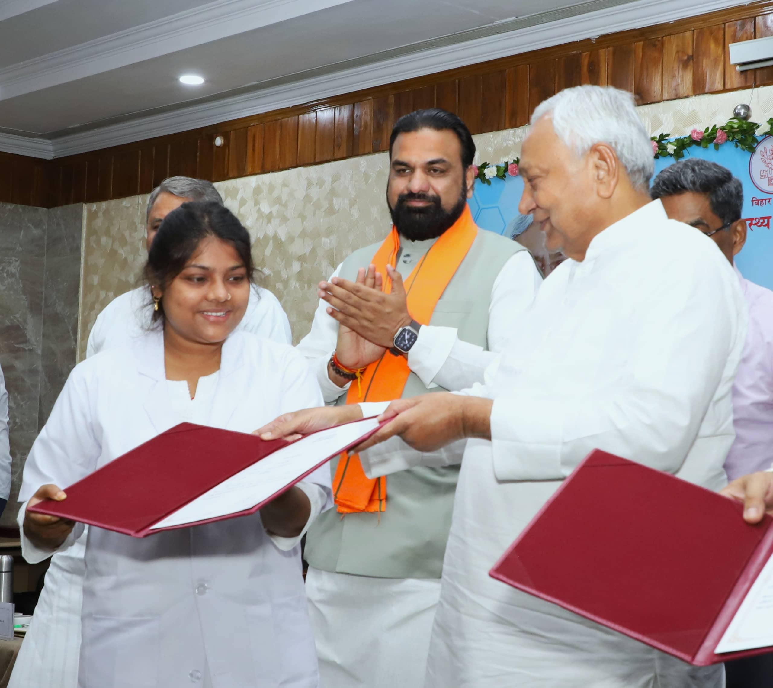 सीएम ने 7468 नवनियुक्त महिला स्वास्थ्य  कार्यकर्ताओं को सौंपा नियुक्ति पत्र,अब ग्रामीण क्षेत्रों में स्वास्थ्य सुविधाओं को मिलेगी और मजबूती 