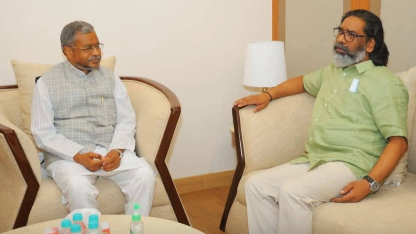 नेता प्रतिपक्ष ने की मुख्यमंत्री से मुलाकात, बाबूलाल मरांडी ने जाना गुरुजी का हाल